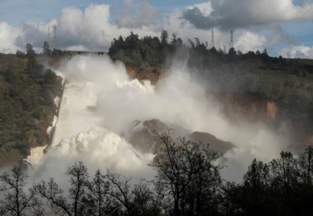 oroville-dam-spillway-water-release-february-10-2017